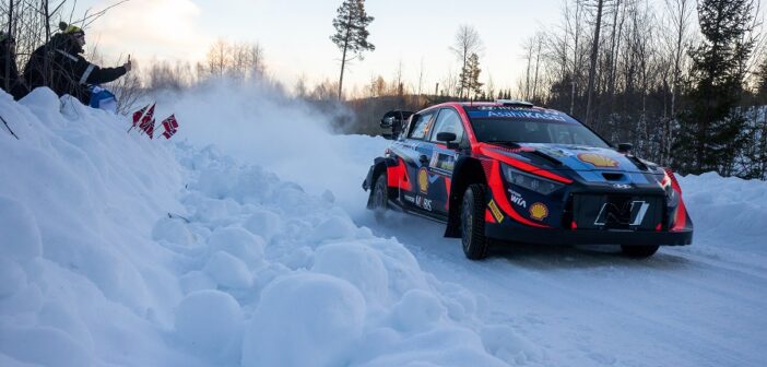 Un Lappi XXL in azione tra i muri di neve della Svezia