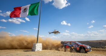 Neuville in uno dei passaggi più suggestivo del rally Mexico.