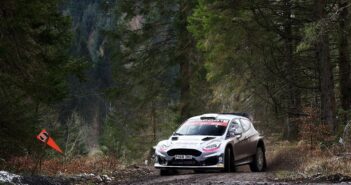 Fourmaux nella sua vittoriosa cavalcata al Malcolm Wilson rally