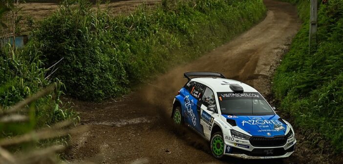 Loeb in azione sulla Fabia RS Rally2 sulle stage delle Azzorre.