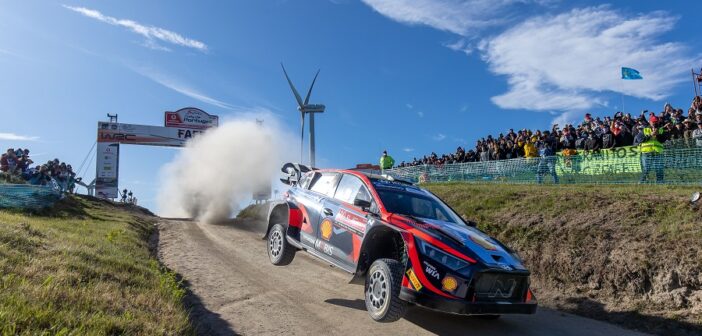 Lappi in una delle foto simbolo del della gara lusitana sul salto di Fafe