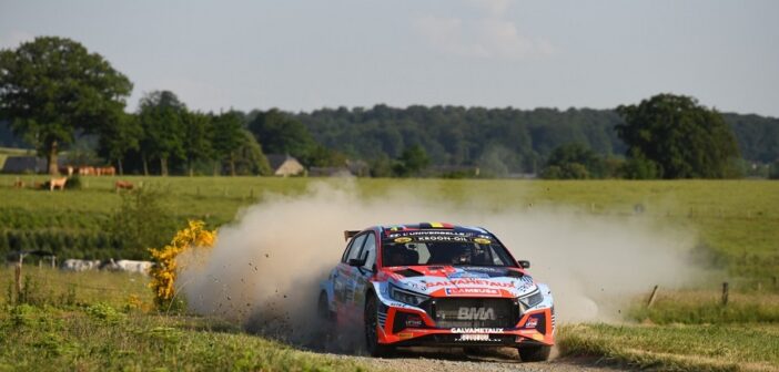 La Hyundai di Cherain in azione sulle strade del Bertrix