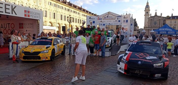 Nell'immagine, il podio torinese, con lo sfondo di Piazza San Carlo.