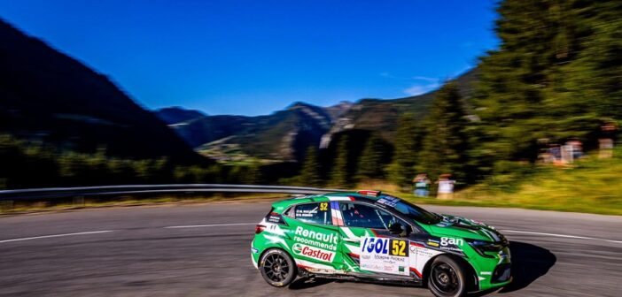 Ribaud uno dei protagonisti del Mont Blanc al volante della sua Clio Rally4