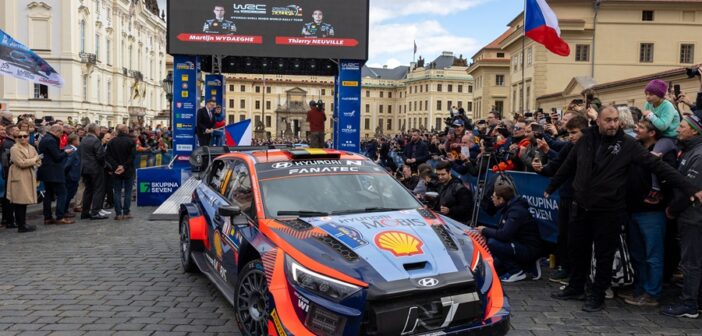 Neuville alla partenza di Praga.