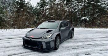 La GR Yaris Rally2 sulle strade innevate dei test pre Montecarlo