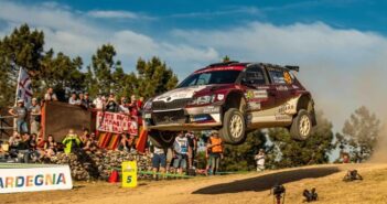 Loubet nella sua spettacolare cavalcata in Sardegna nell'anno del titolo WRC2 con la Skoda Fabia Rally2