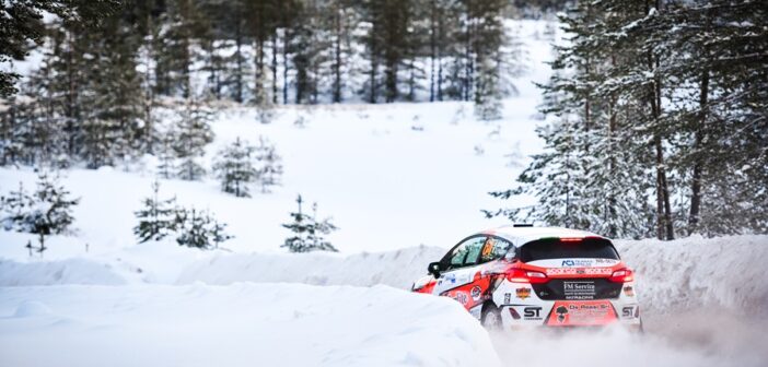 La Fiesta rally4 by Lorenzon di Trentin tra i muri di neve dell'Arctic