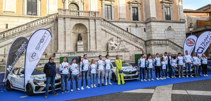 Foto di gruppo per i dieci Junior in piazza del Campidoglio