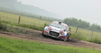 La C3 del vincitore galleggia sul fango del Sezoens Rally