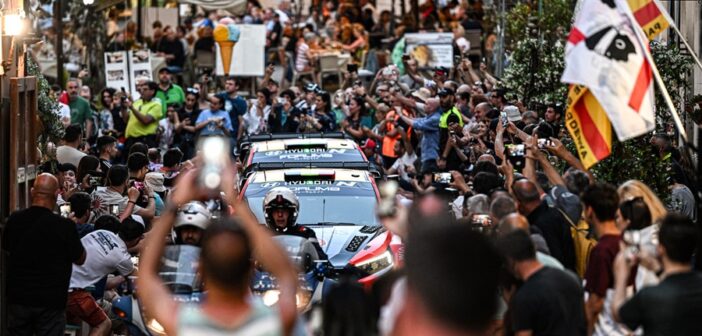 Alghero abbraccia il rally Italia Sardegna nella parata in Alghero ..