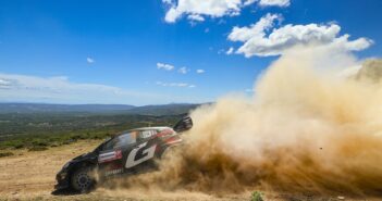 Ogier sfreccia suoi favolosi quadri del  Rally d’Italia Sardegna