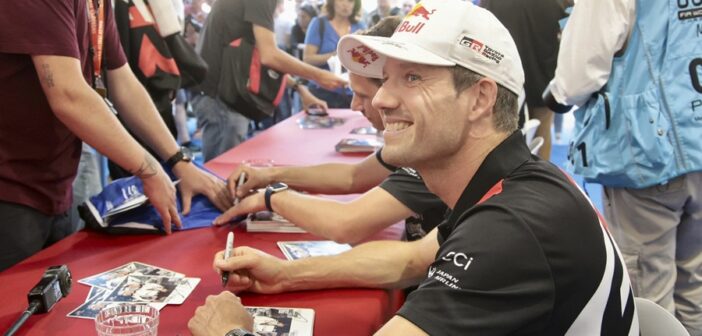 Ogier nella sessione di autografi in Sardegna