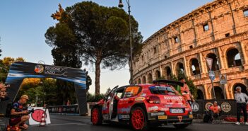 Andrea Crugnola allo start della speciale fronte Colosseo