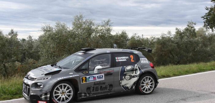 La Citroen C3 Rally2 di Gasperetti sulle strade amiche del Città di Pistoia (Foto Thomas Simonelli)