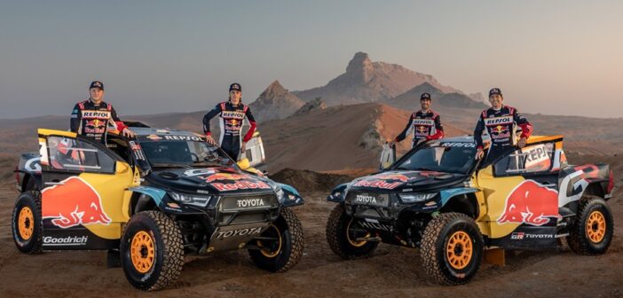 I due Hilux ufficiali TGR alla presentazione Dakar