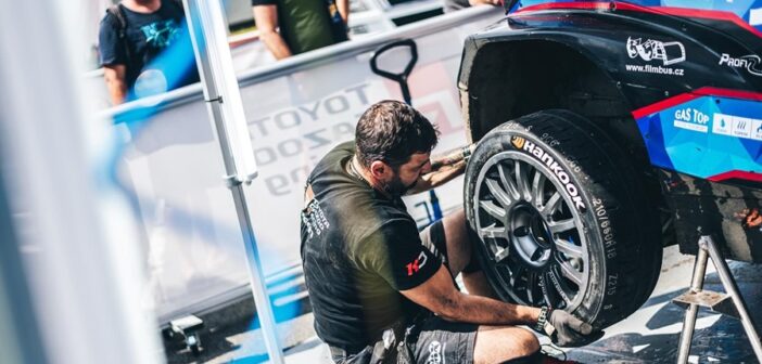 Le Hankook asfalto sulla Yaris di Mares nell'ERC